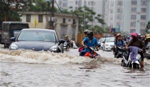 Những điều cần lưu ý khi lái xe qua đường ngập lụt