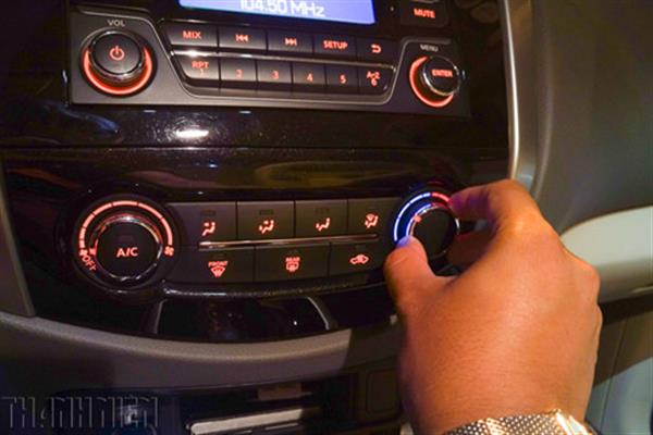 4 cách xử lý kính ô tô bị mờ khi trời mưa ẩm